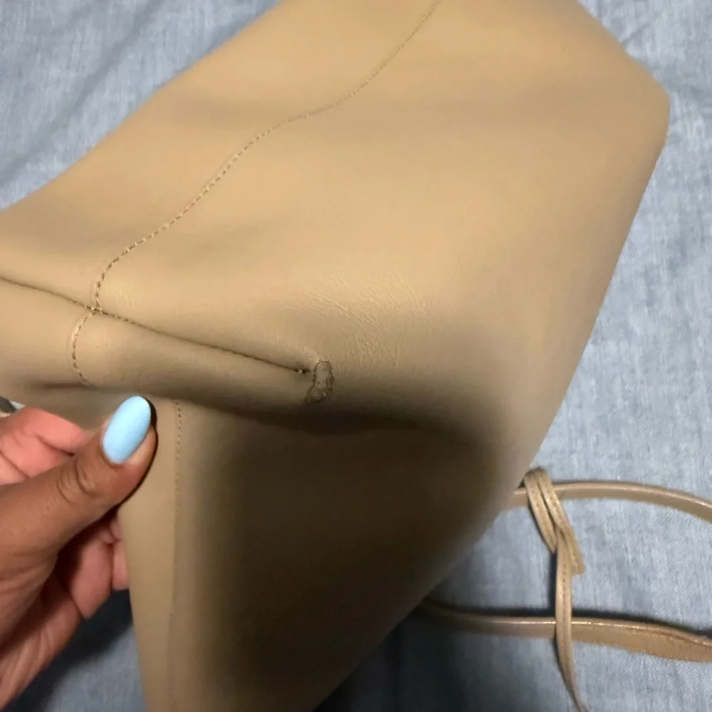 Shopping Saint Laurent in Dark Biege - Picture 10 of 12